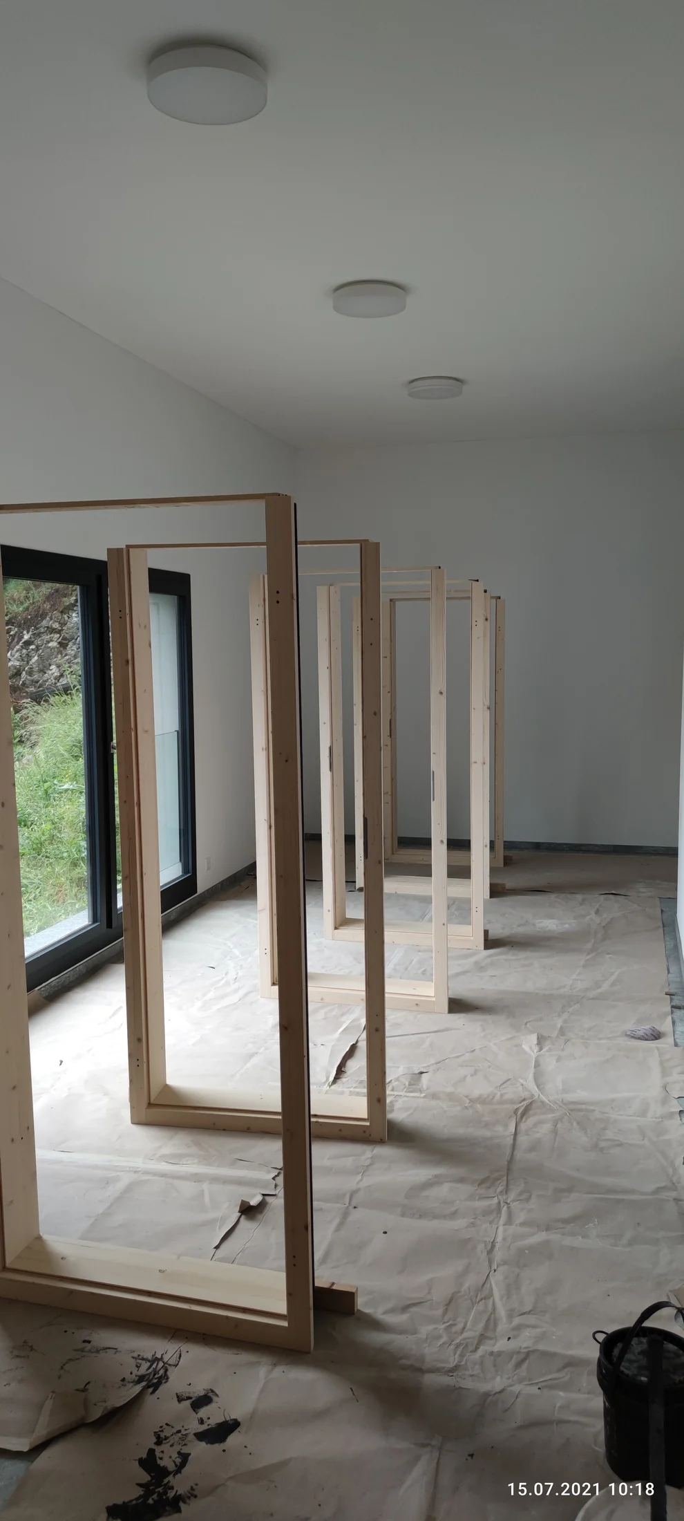 Vorbereitete Holzrahmen vor der Montage